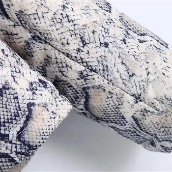2019 žiemos moterų naujos apvalios kaklo, ilgomis rankovėmis gyvūnų spausdinti gobtuvu medvilnės striukė su užtrauktuku drawcord gyvatės odos modelio striukę